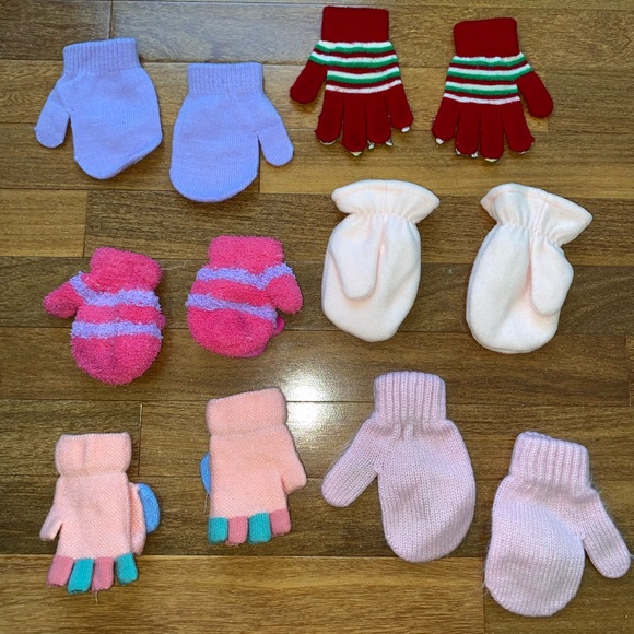 Toddler girl, 6 pair of mittens, and gloves - Picture 2 of 4